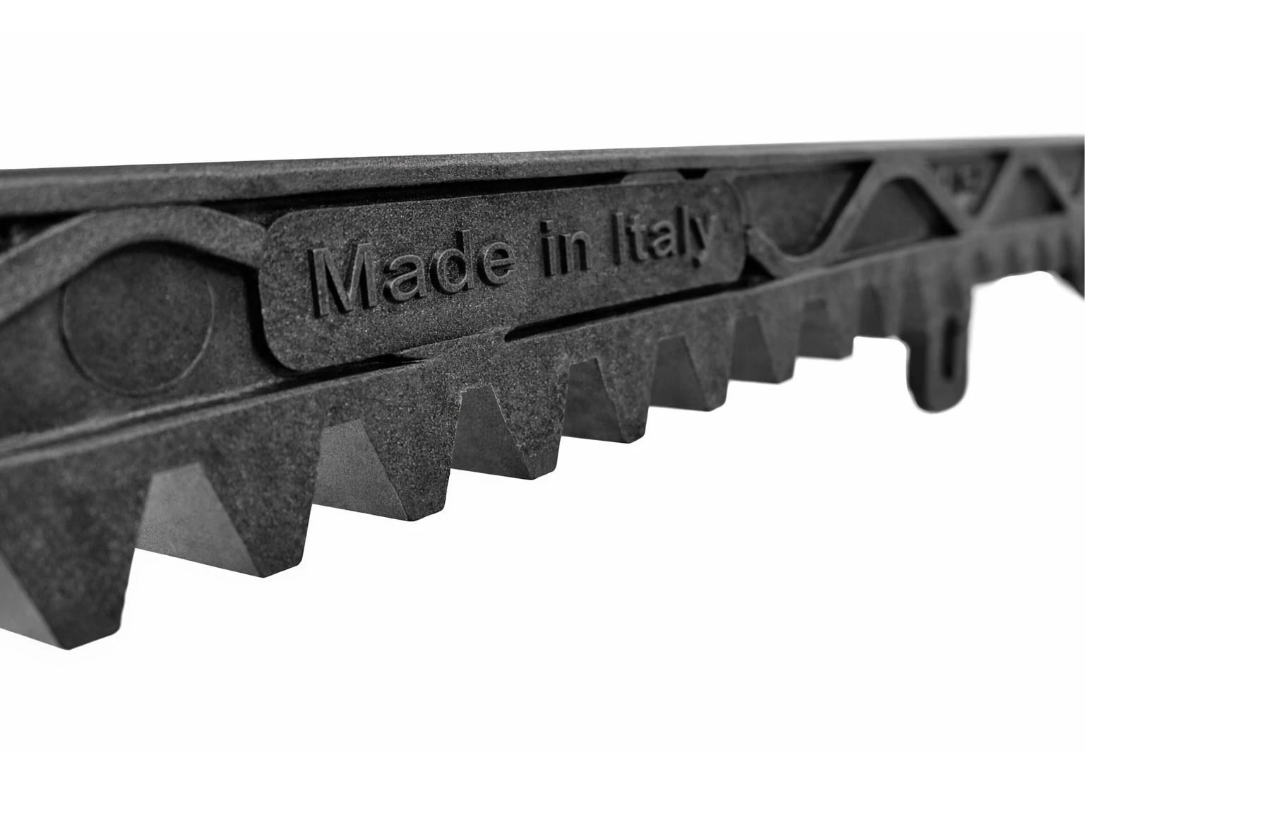 Cremalieră cu inserție metalică 1 m pentru poartă culisantă – CRM4 AAC1