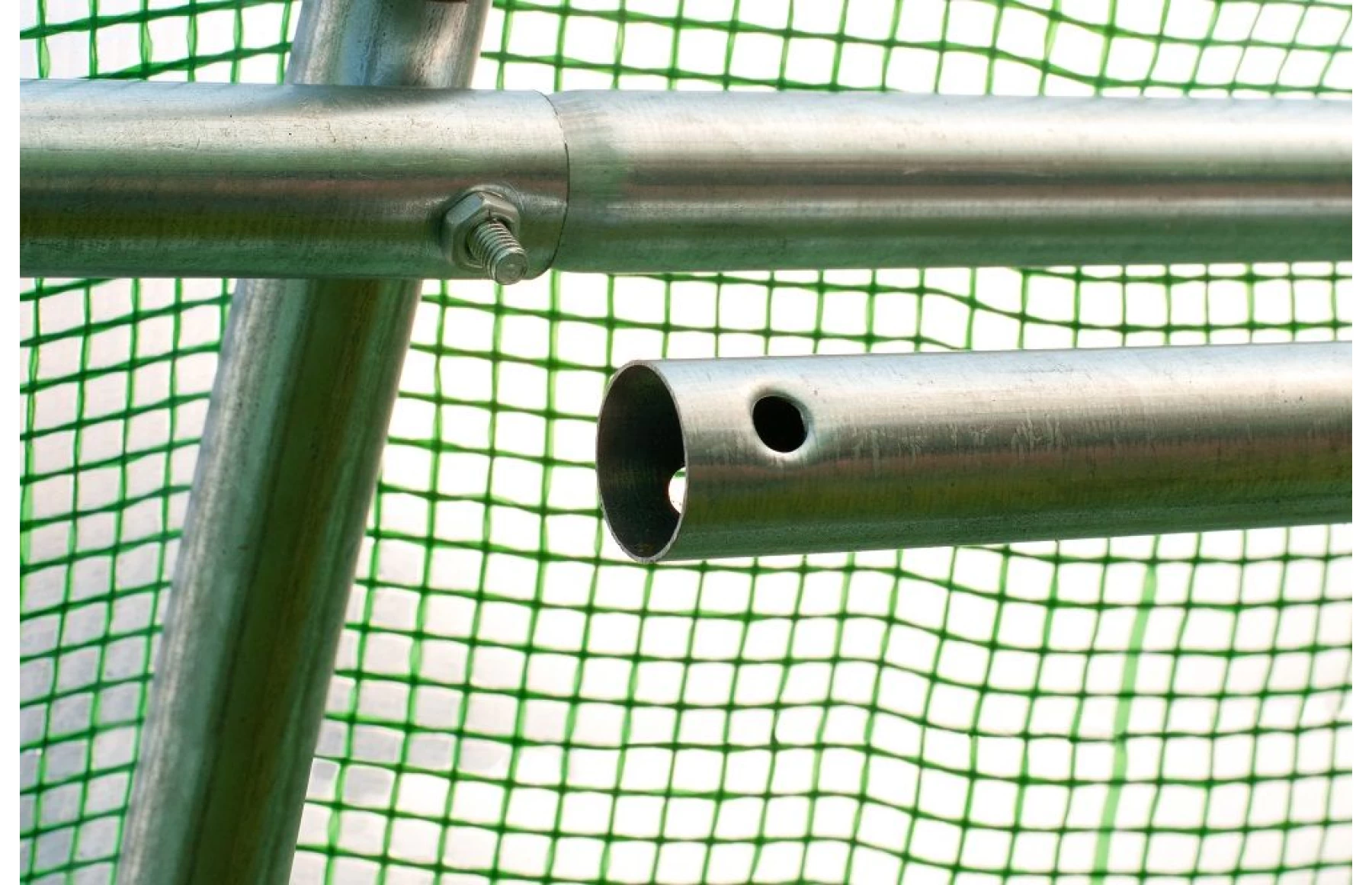 Sera / Solar gradina 4x2.5x2m, din HDPE, cadru metalic Ø25x0.7mm, cu 5 bare transversale, 6 ferestre 